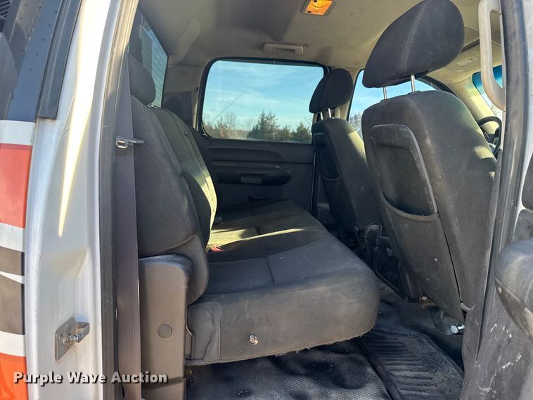image for item DQ4264 2012 Chevrolet Silverado 3500 Crew Cab utility bed pickup truck