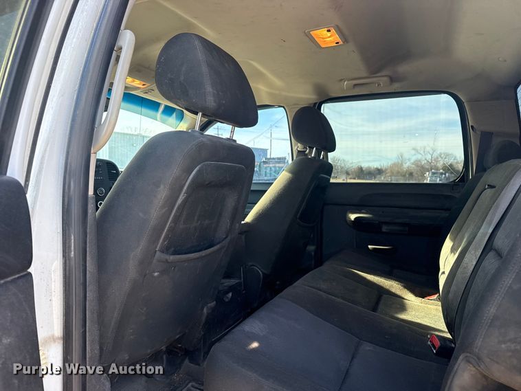 image for item DQ4264 2012 Chevrolet Silverado 3500 Crew Cab utility bed pickup truck