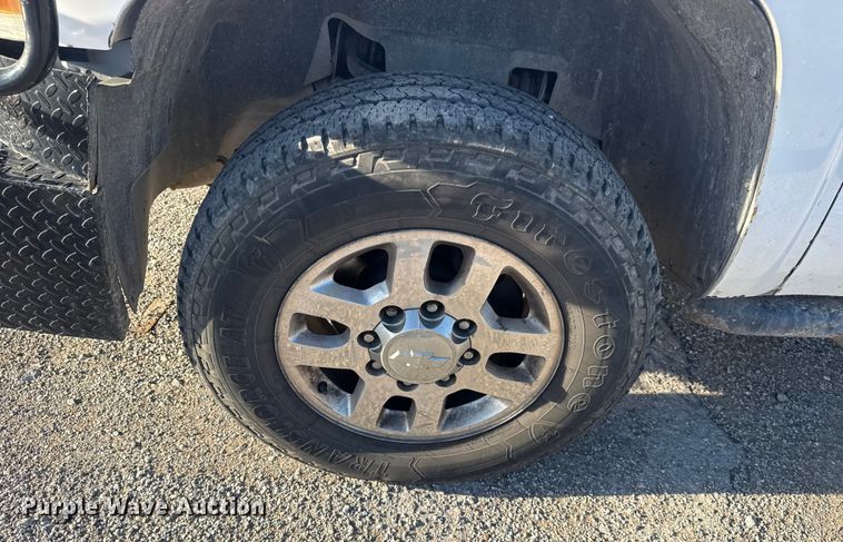 image for item DQ4264 2012 Chevrolet Silverado 3500 Crew Cab utility bed pickup truck