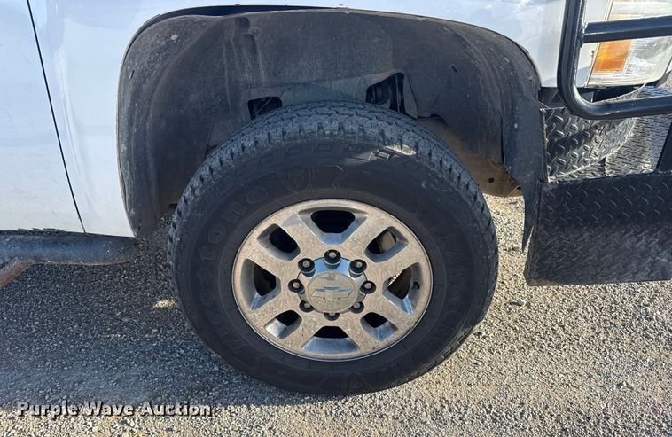 image for item DQ4264 2012 Chevrolet Silverado 3500 Crew Cab utility bed pickup truck