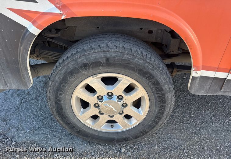 image for item DQ4264 2012 Chevrolet Silverado 3500 Crew Cab utility bed pickup truck