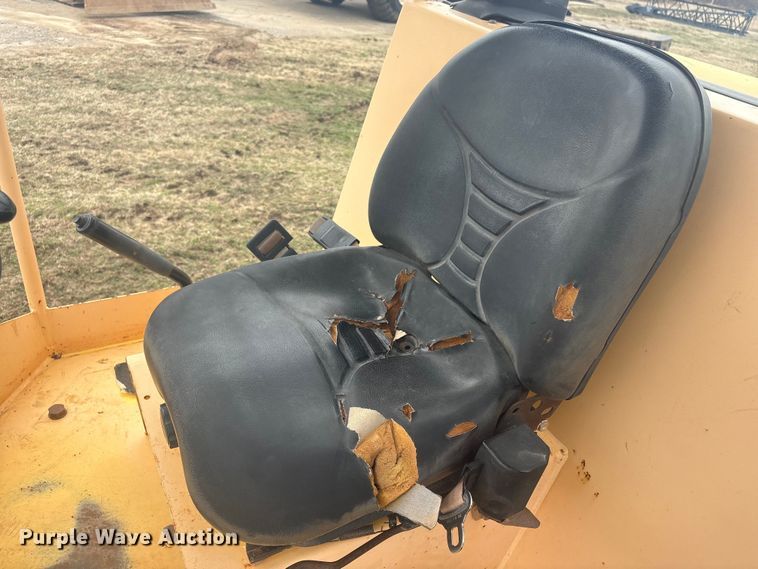 image for item DQ4266 2004 Dynapac CA250PD Single Drum Vibratory Roller