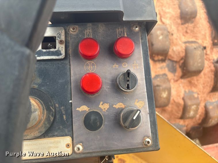 image for item DQ4266 2004 Dynapac CA250PD Single Drum Vibratory Roller