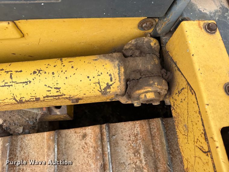 image for item DQ4268 2002 Komatsu 31PX-21 dozer