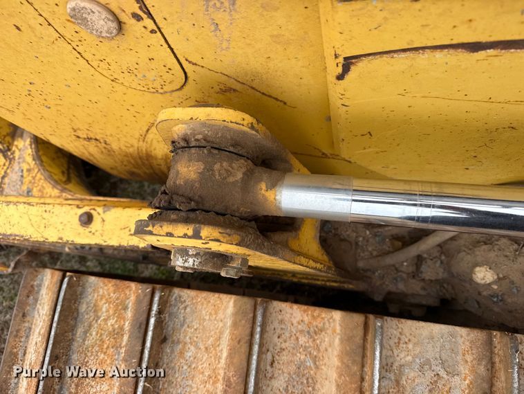 image for item DQ4268 2002 Komatsu 31PX-21 dozer