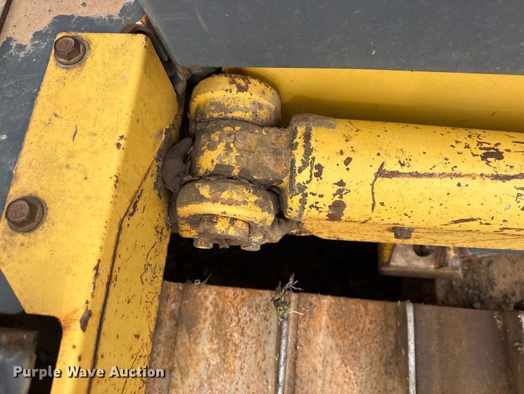 image for item DQ4268 2002 Komatsu 31PX-21 dozer