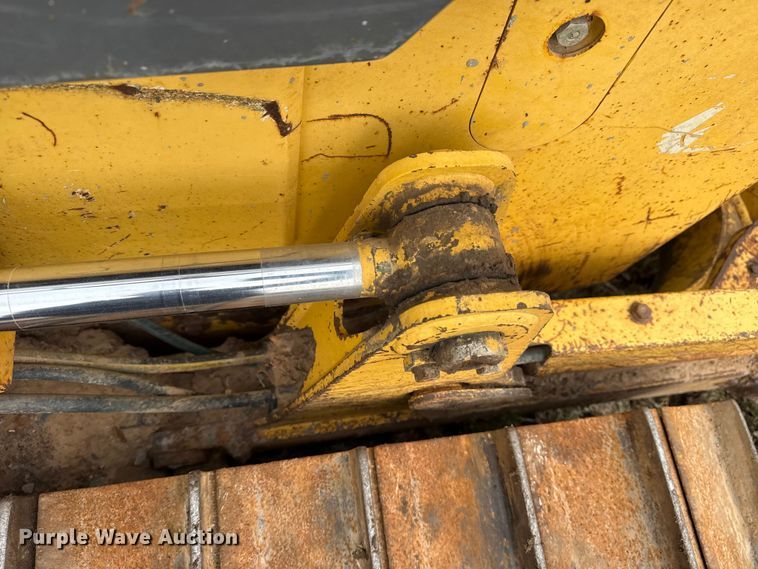 image for item DQ4268 2002 Komatsu 31PX-21 dozer