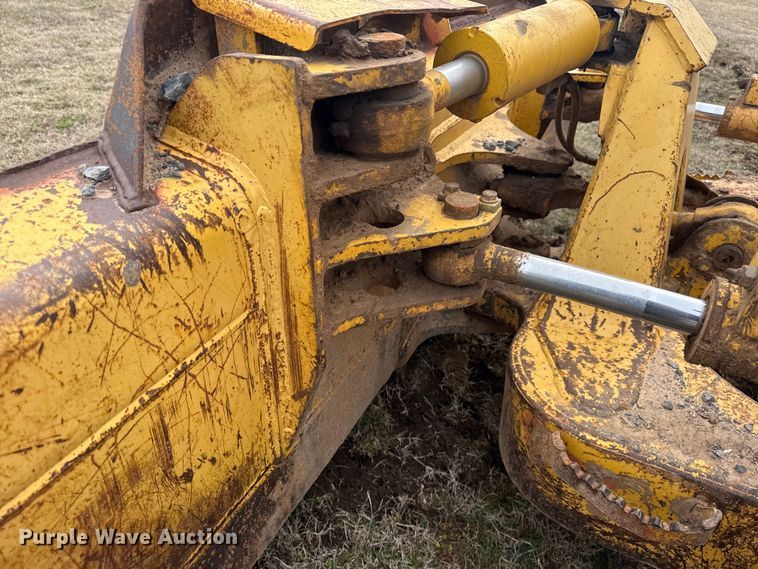 image for item DQ4268 2002 Komatsu 31PX-21 dozer