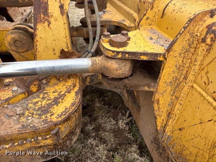 image for item DQ4268 2002 Komatsu 31PX-21 dozer