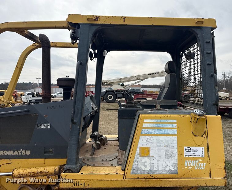 image for item DQ4268 2002 Komatsu 31PX-21 dozer