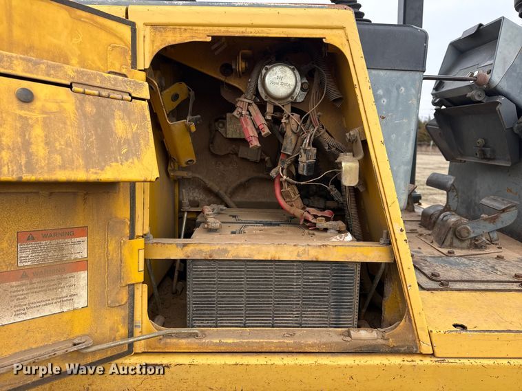 image for item DQ4268 2002 Komatsu 31PX-21 dozer