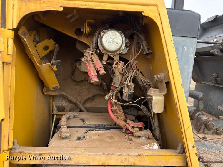 image for item DQ4268 2002 Komatsu 31PX-21 dozer