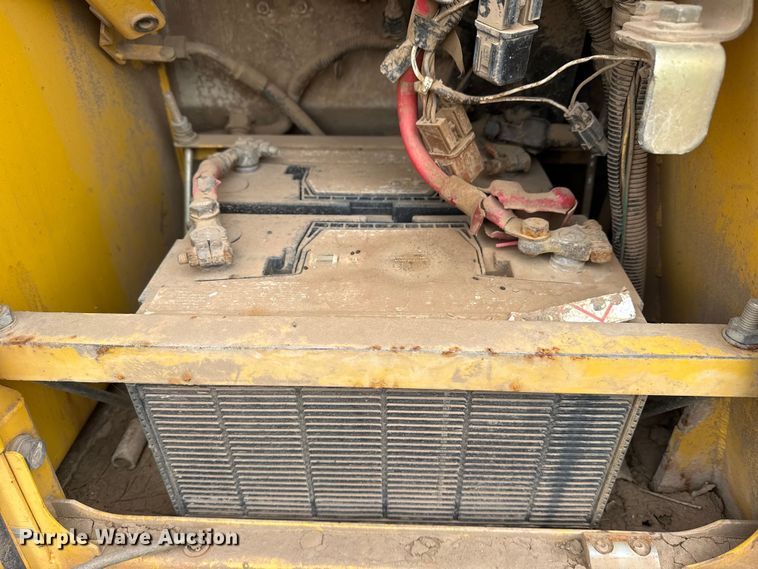 image for item DQ4268 2002 Komatsu 31PX-21 dozer