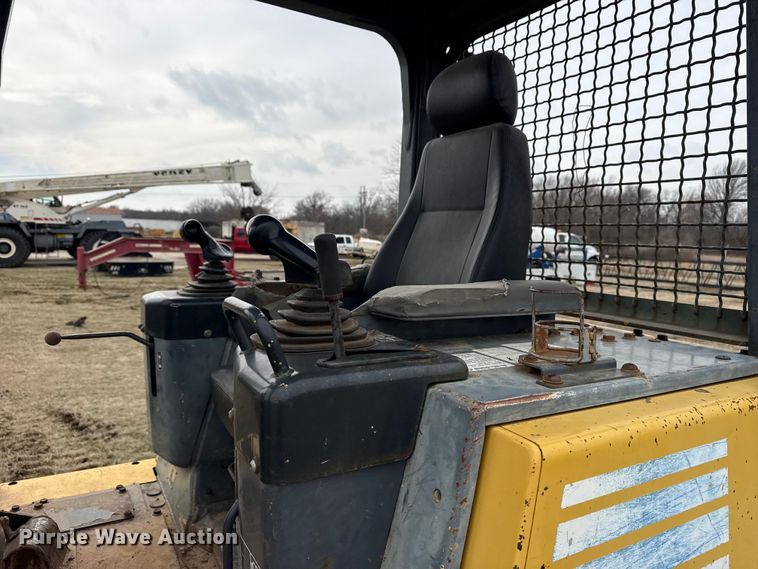 image for item DQ4268 2002 Komatsu 31PX-21 dozer