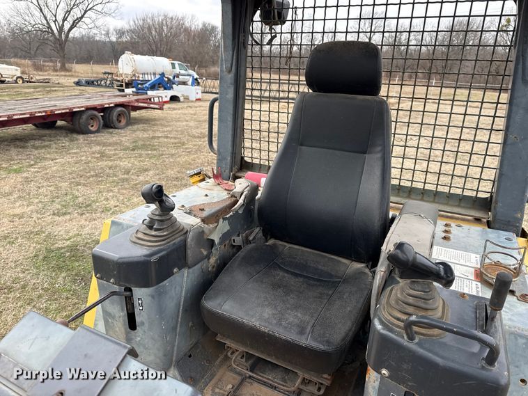 image for item DQ4268 2002 Komatsu 31PX-21 dozer