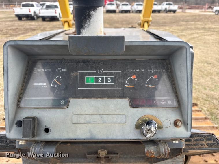 image for item DQ4268 2002 Komatsu 31PX-21 dozer