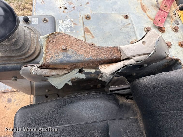 image for item DQ4268 2002 Komatsu 31PX-21 dozer