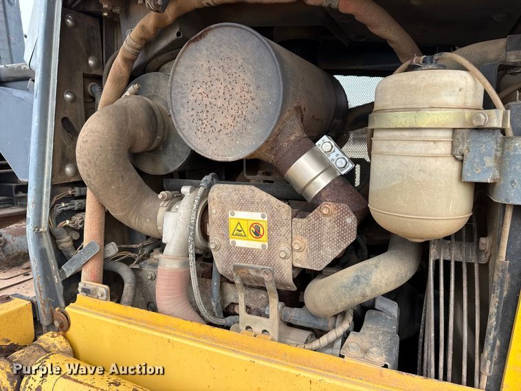 image for item DQ4268 2002 Komatsu 31PX-21 dozer