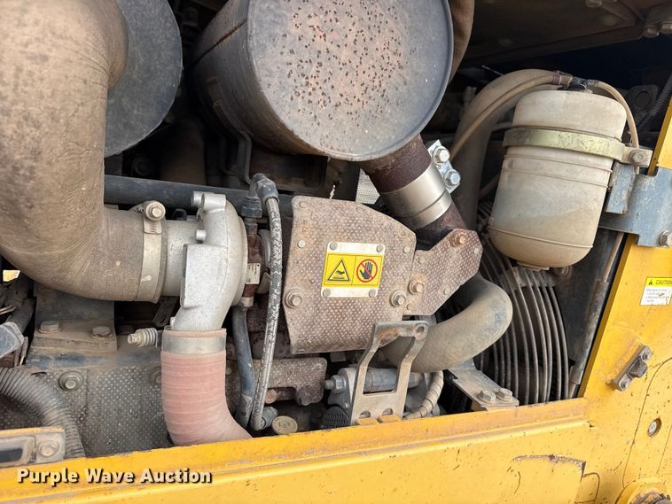 image for item DQ4268 2002 Komatsu 31PX-21 dozer