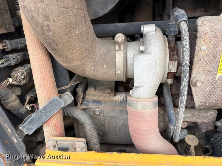 image for item DQ4268 2002 Komatsu 31PX-21 dozer