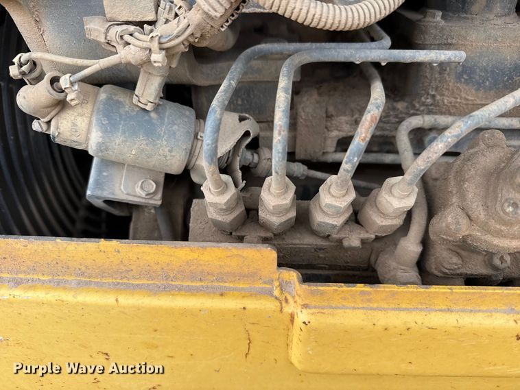 image for item DQ4268 2002 Komatsu 31PX-21 dozer