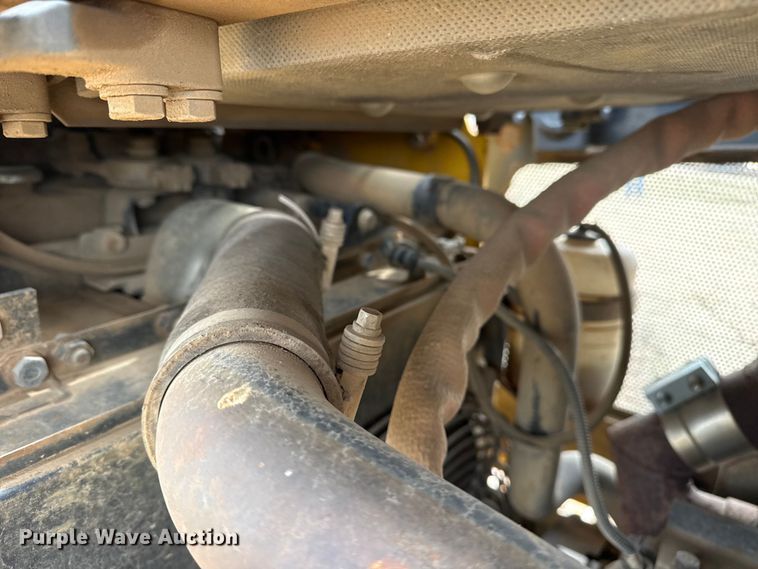 image for item DQ4268 2002 Komatsu 31PX-21 dozer