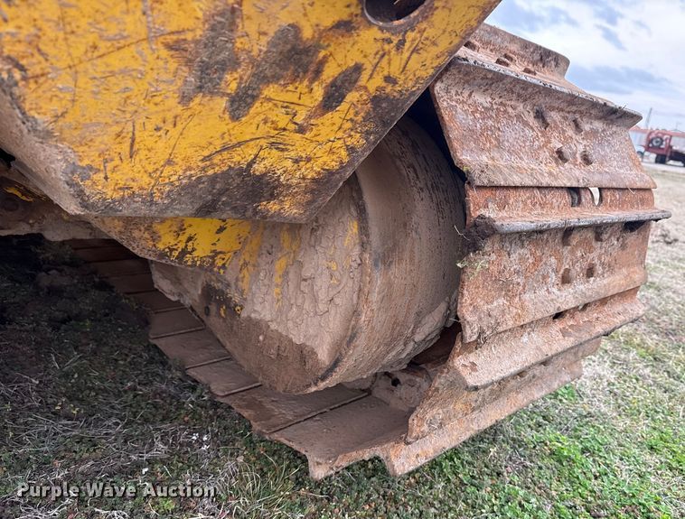 image for item DQ4268 2002 Komatsu 31PX-21 dozer