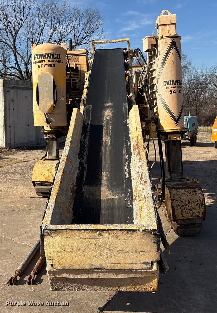 image for item DQ4274 Gomaco GT 6300 slipform paver