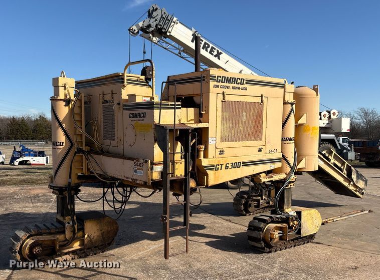 image for item DQ4274 Gomaco GT 6300 slipform paver