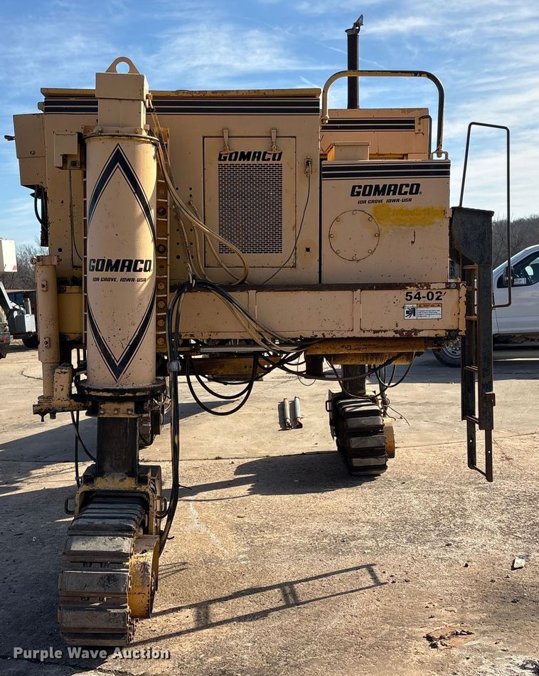 image for item DQ4274 Gomaco GT 6300 slipform paver