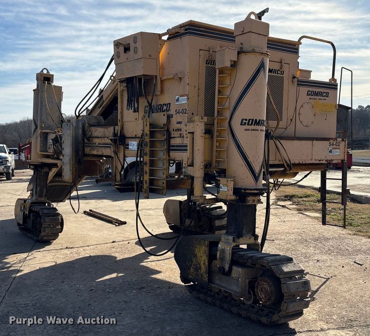 image for item DQ4274 Gomaco GT 6300 slipform paver