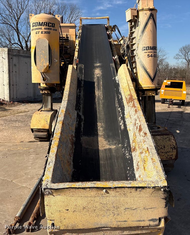 image for item DQ4274 Gomaco GT 6300 slipform paver