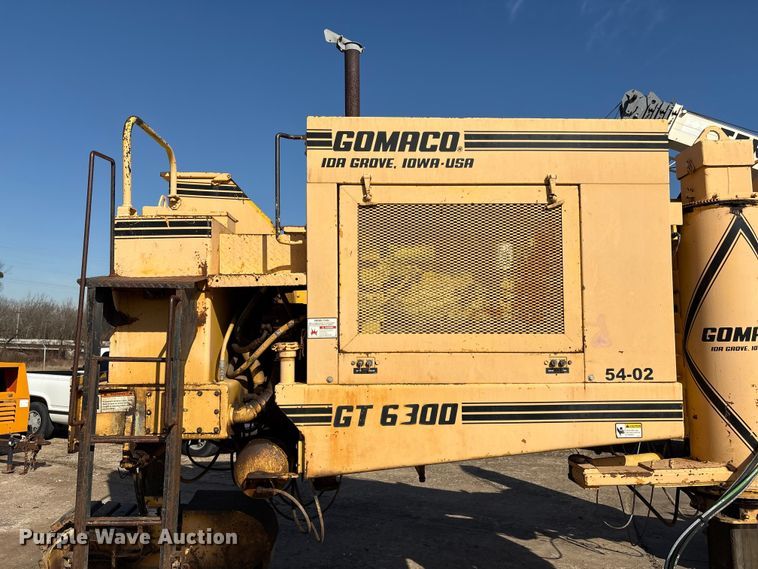 image for item DQ4274 Gomaco GT 6300 slipform paver