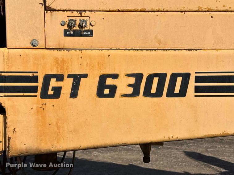 image for item DQ4274 Gomaco GT 6300 slipform paver