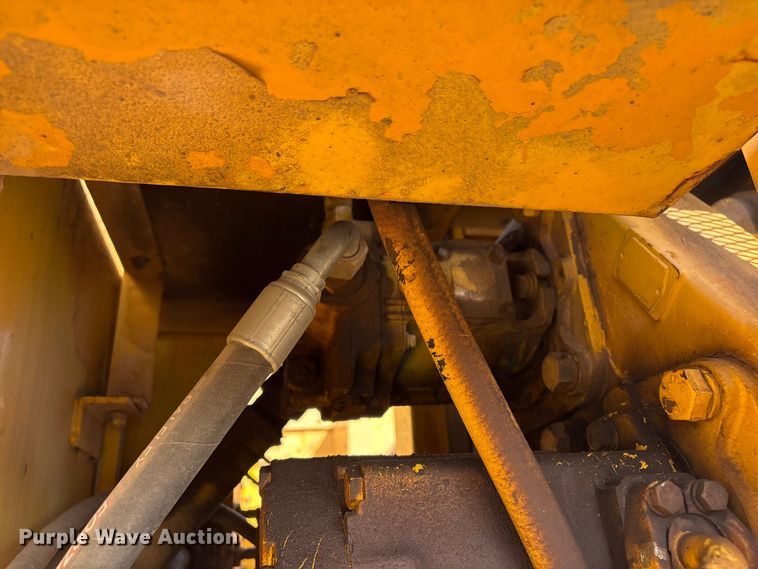 image for item DQ4274 Gomaco GT 6300 slipform paver