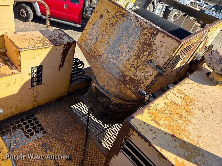 image for item DQ4274 Gomaco GT 6300 slipform paver