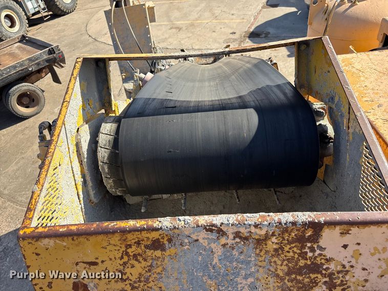 image for item DQ4274 Gomaco GT 6300 slipform paver