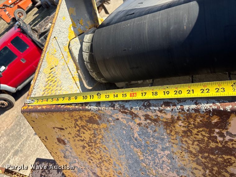 image for item DQ4274 Gomaco GT 6300 slipform paver