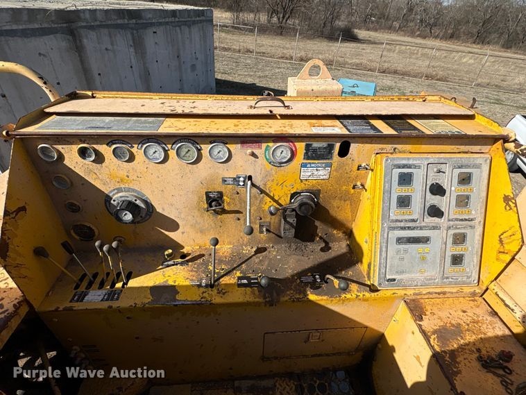 image for item DQ4274 Gomaco GT 6300 slipform paver