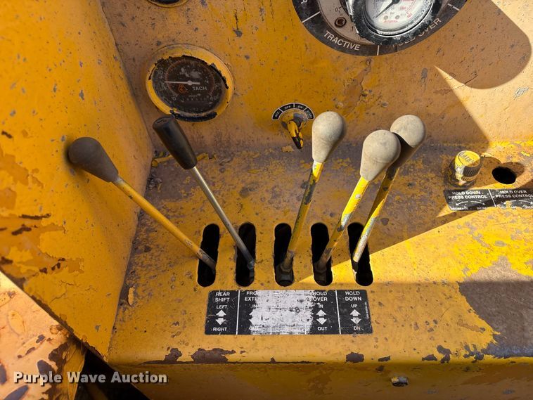 image for item DQ4274 Gomaco GT 6300 slipform paver