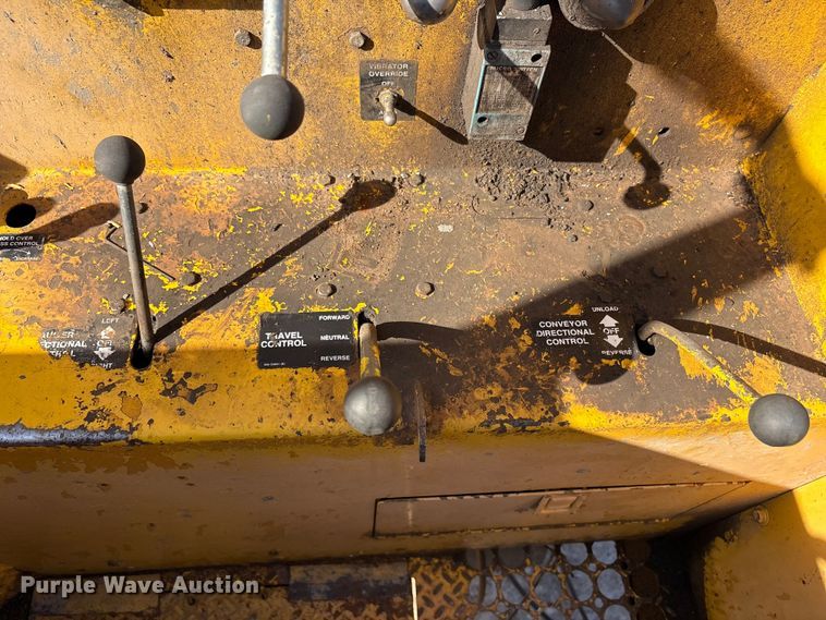 image for item DQ4274 Gomaco GT 6300 slipform paver