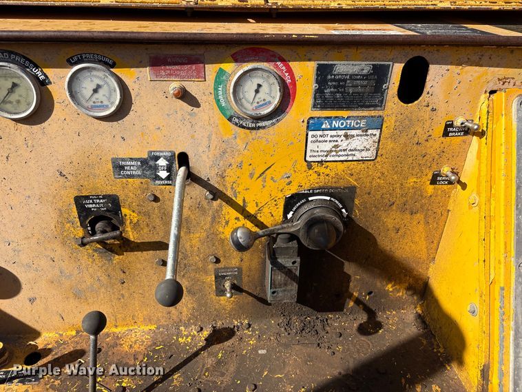 image for item DQ4274 Gomaco GT 6300 slipform paver