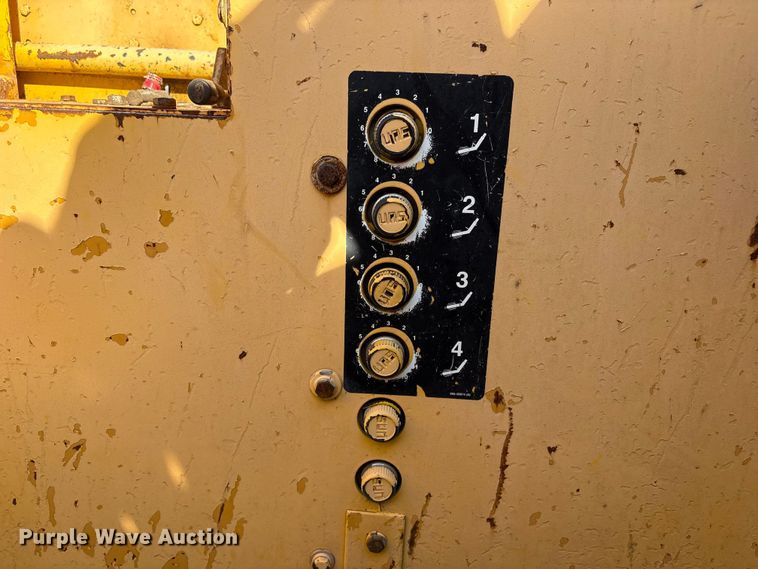 image for item DQ4274 Gomaco GT 6300 slipform paver