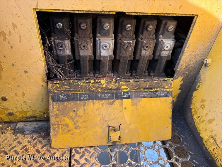 image for item DQ4274 Gomaco GT 6300 slipform paver