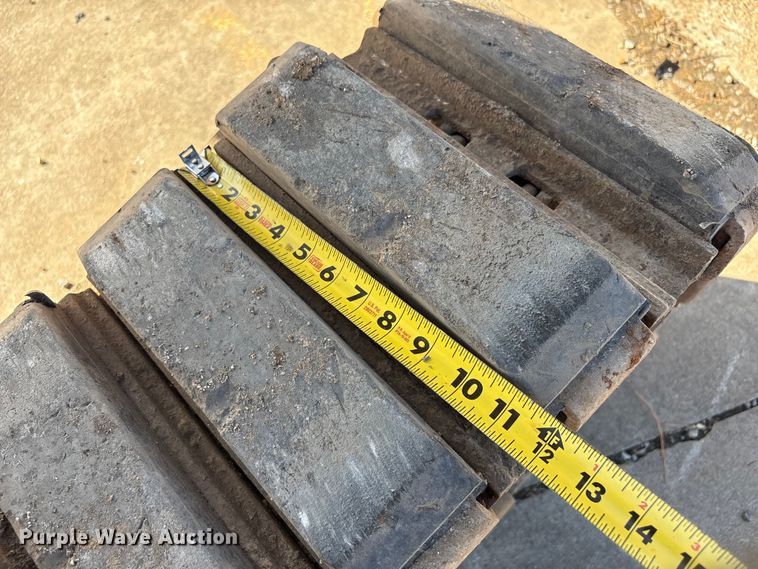 image for item DQ4274 Gomaco GT 6300 slipform paver