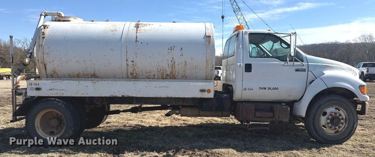 image for item DQ4278 2000 Ford F650 Super Duty tank truck