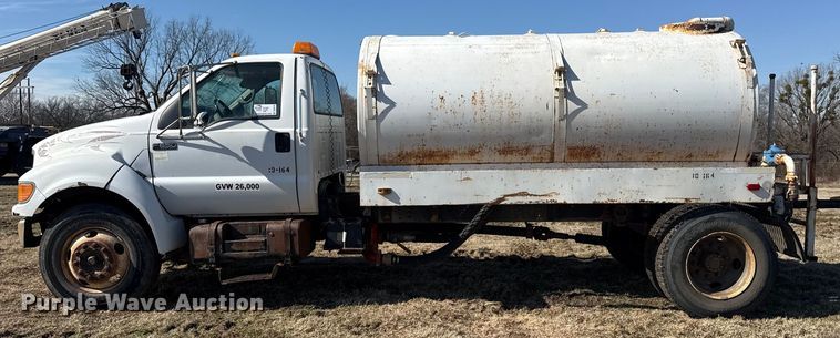 image for item DQ4278 2000 Ford F650 Super Duty tank truck