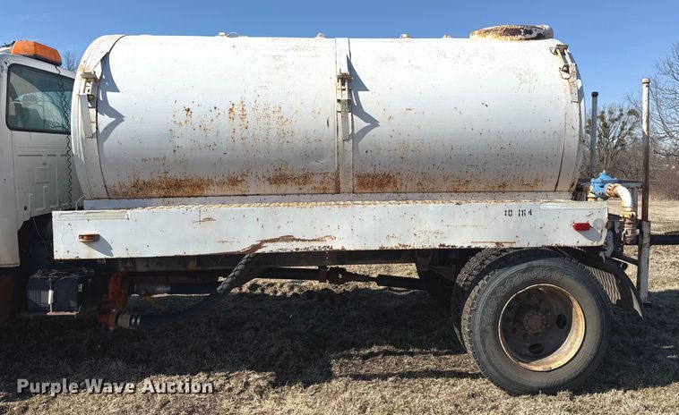 image for item DQ4278 2000 Ford F650 Super Duty tank truck