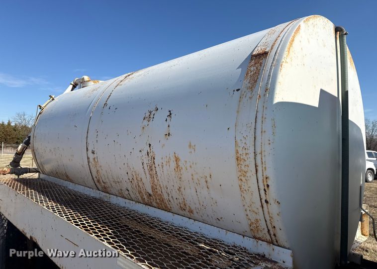 image for item DQ4278 2000 Ford F650 Super Duty tank truck