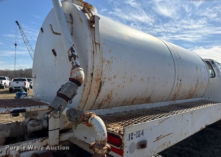 image for item DQ4278 2000 Ford F650 Super Duty tank truck